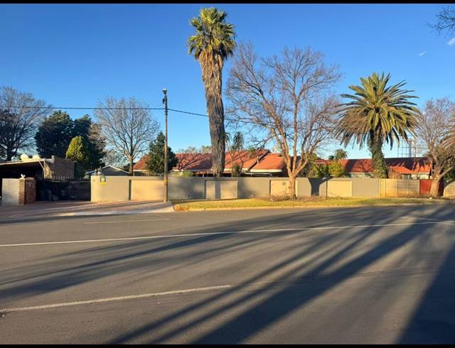 15 BEDROOM HOUSE FOR SALE IN RHODESFIELD